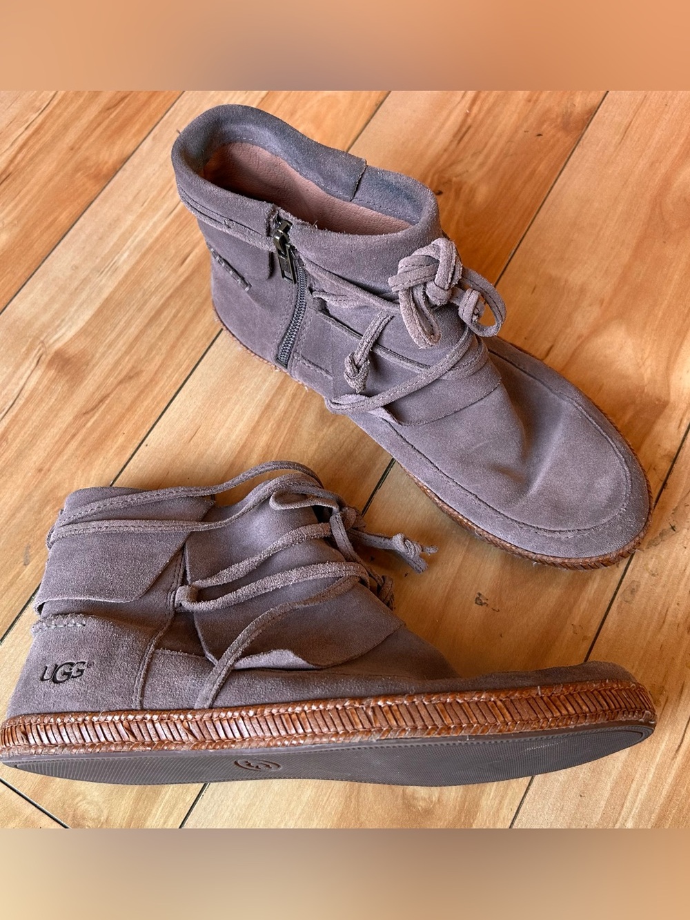 UGG Boots Reid Womens 8 Gray Suede Bootie Moccasin Flat Side Zip Comfy